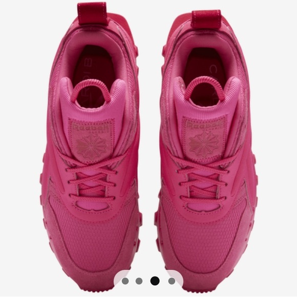 Reebok Classic Leather Cardi V2 size 7
Brand new, still in box! - Picture 3 of 3